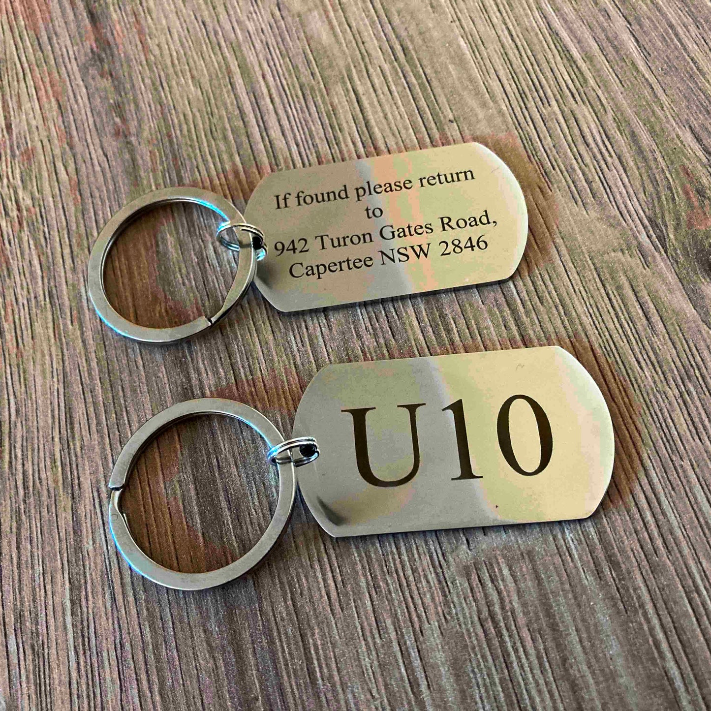 Zestaw pomysłów na grawer: imiona, daty, motywacyjne słowa.