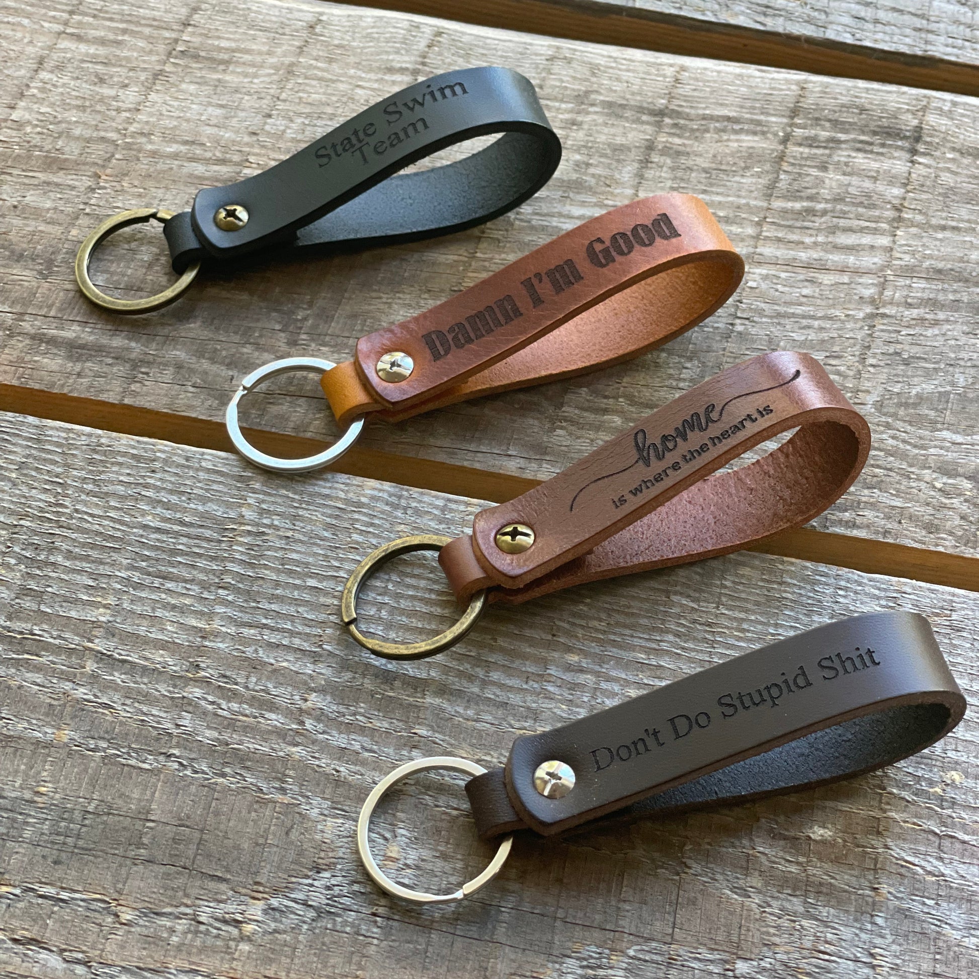 ręcznie wycinany brelok