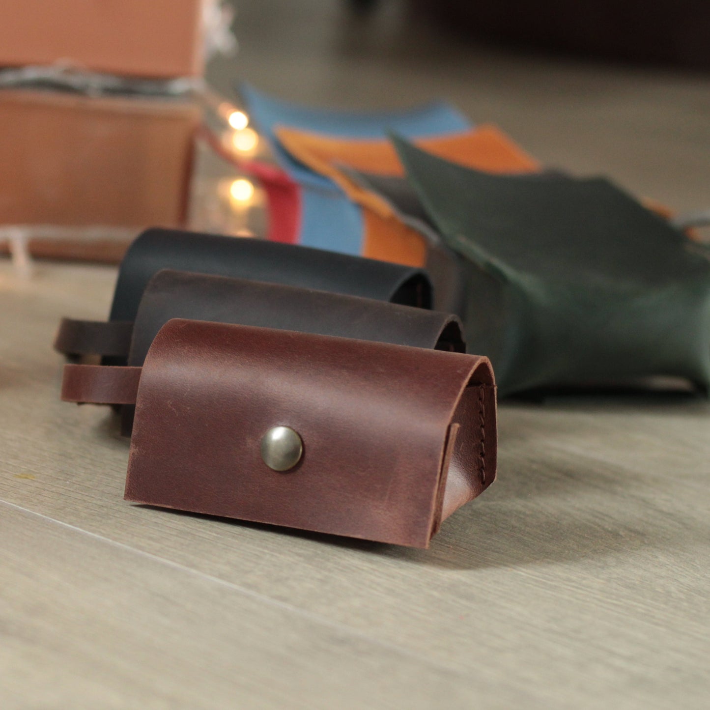 personalizowany dispenser, rolka torebek i smycz – gotowy prezent.