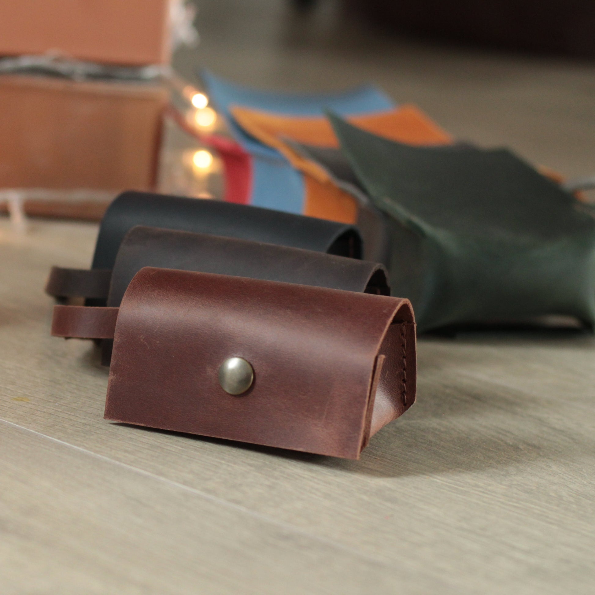 personalizowany dispenser, rolka torebek i smycz – gotowy prezent.