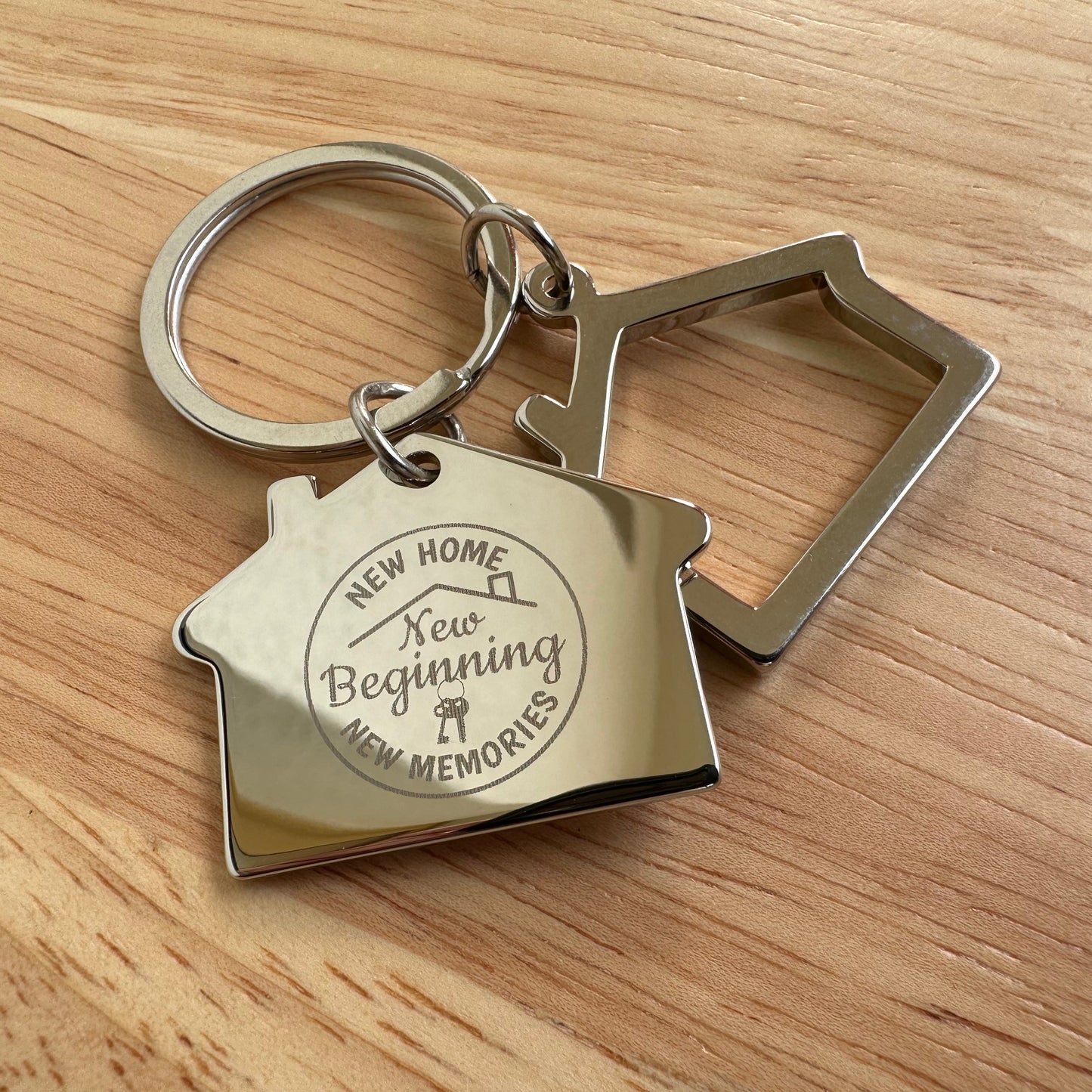 Spersonalizowany brelok ze stali nierdzewnej z wygrawerowanymi inicjałami 

