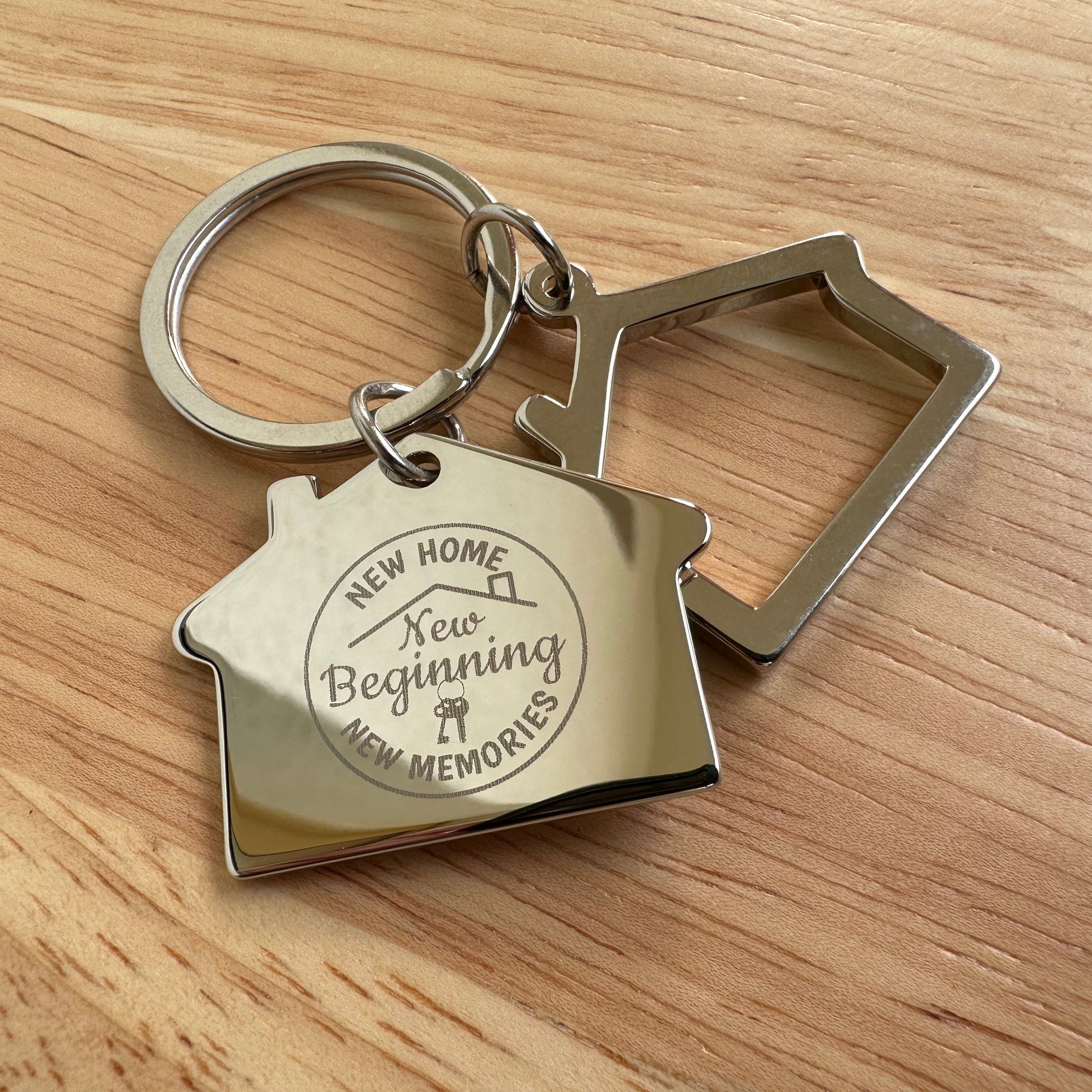 Spersonalizowany brelok ze stali nierdzewnej z wygrawerowanymi inicjałami 

