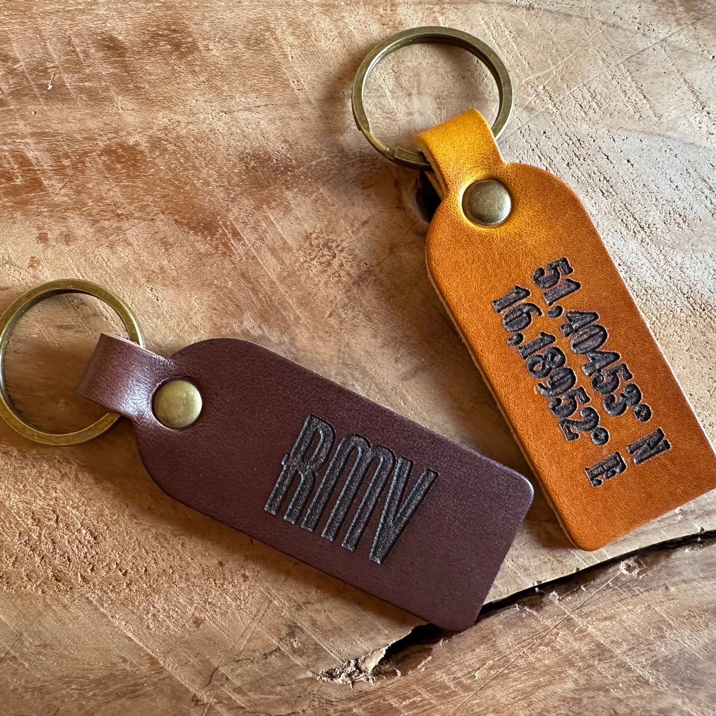 Zestaw breloków ślubnych dla druhen z różnymi personalizacjami

