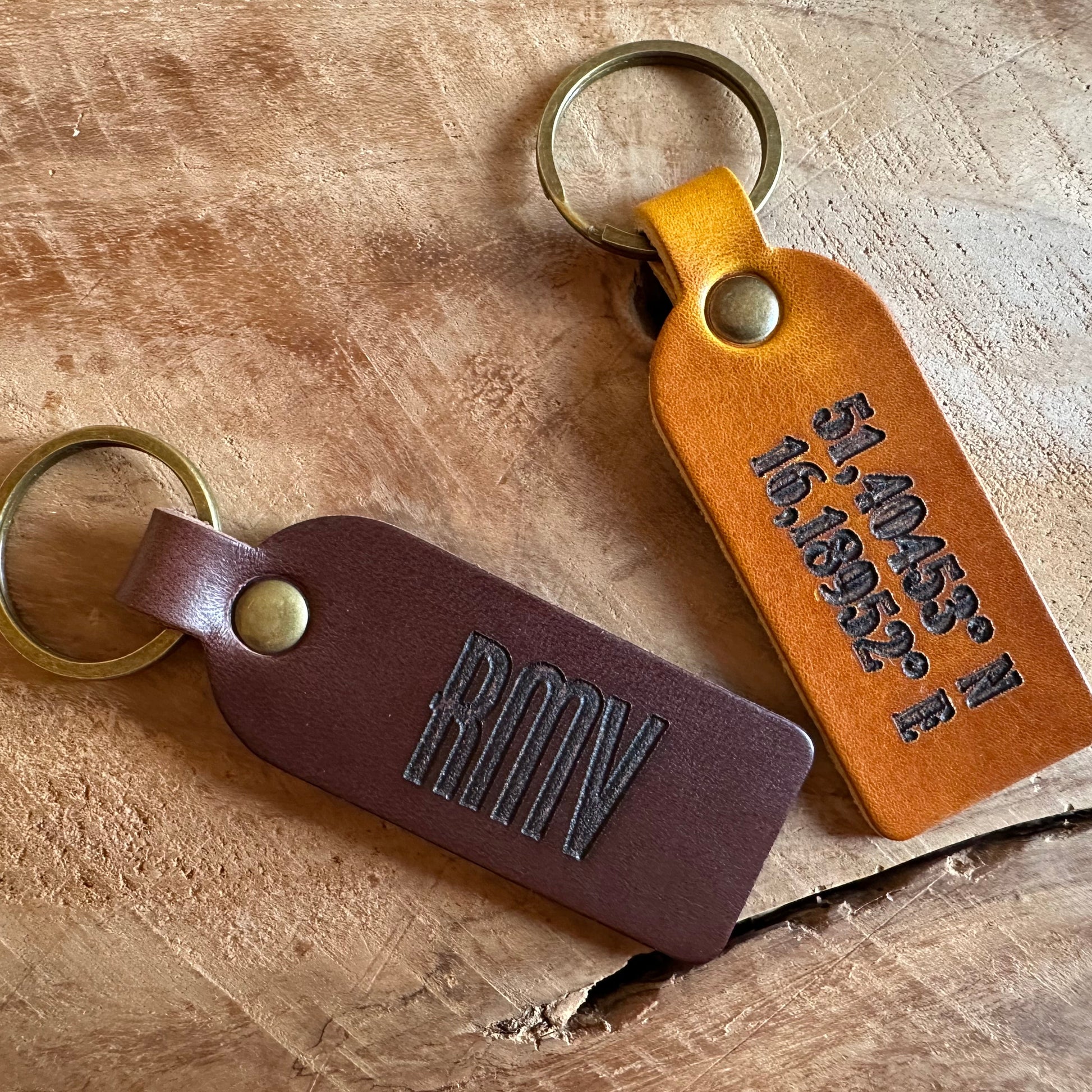 Zestaw breloków ślubnych dla druhen z różnymi personalizacjami

