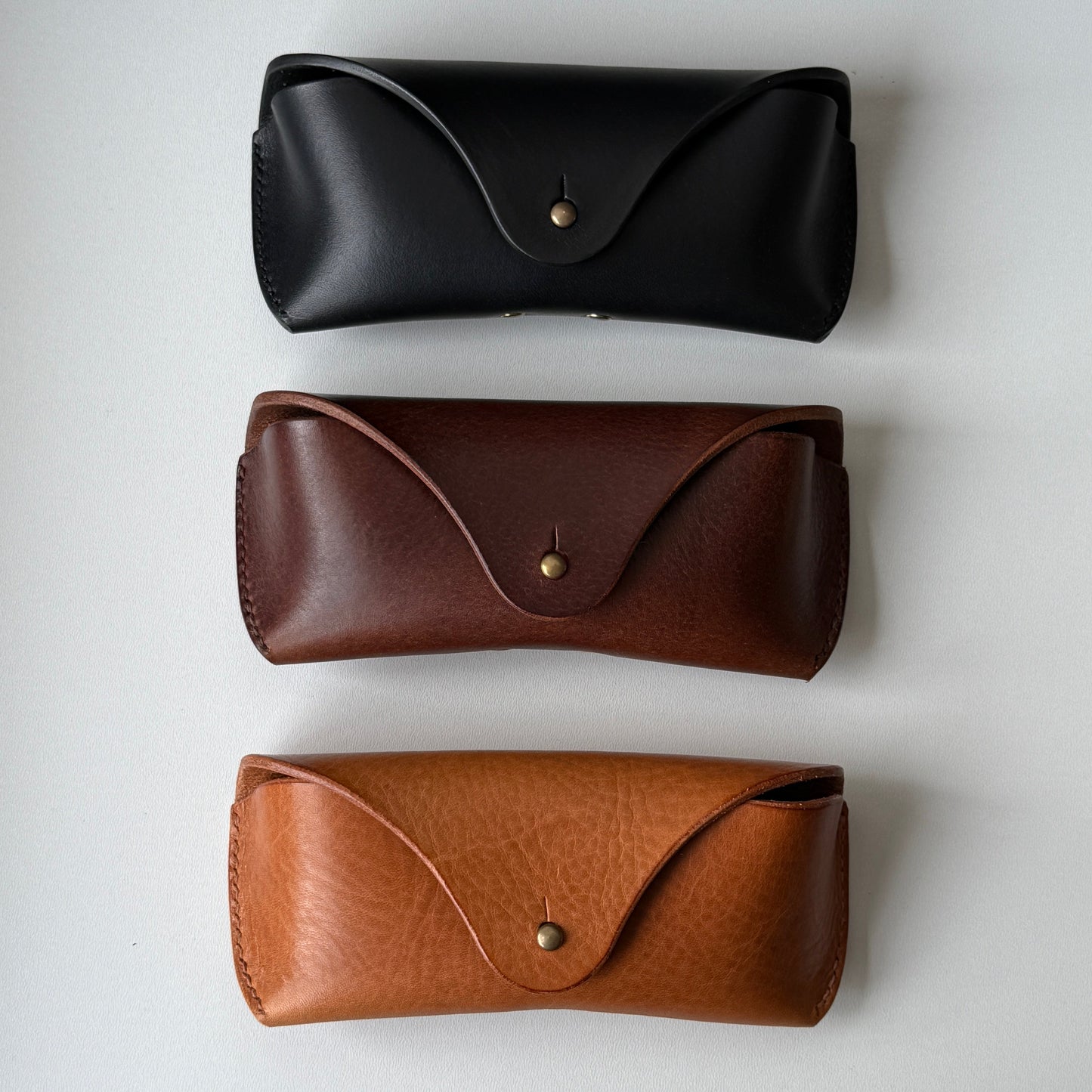  futerał na okulary ze skóry garbowanej ekstraktami roślinnymi we Włoszech.