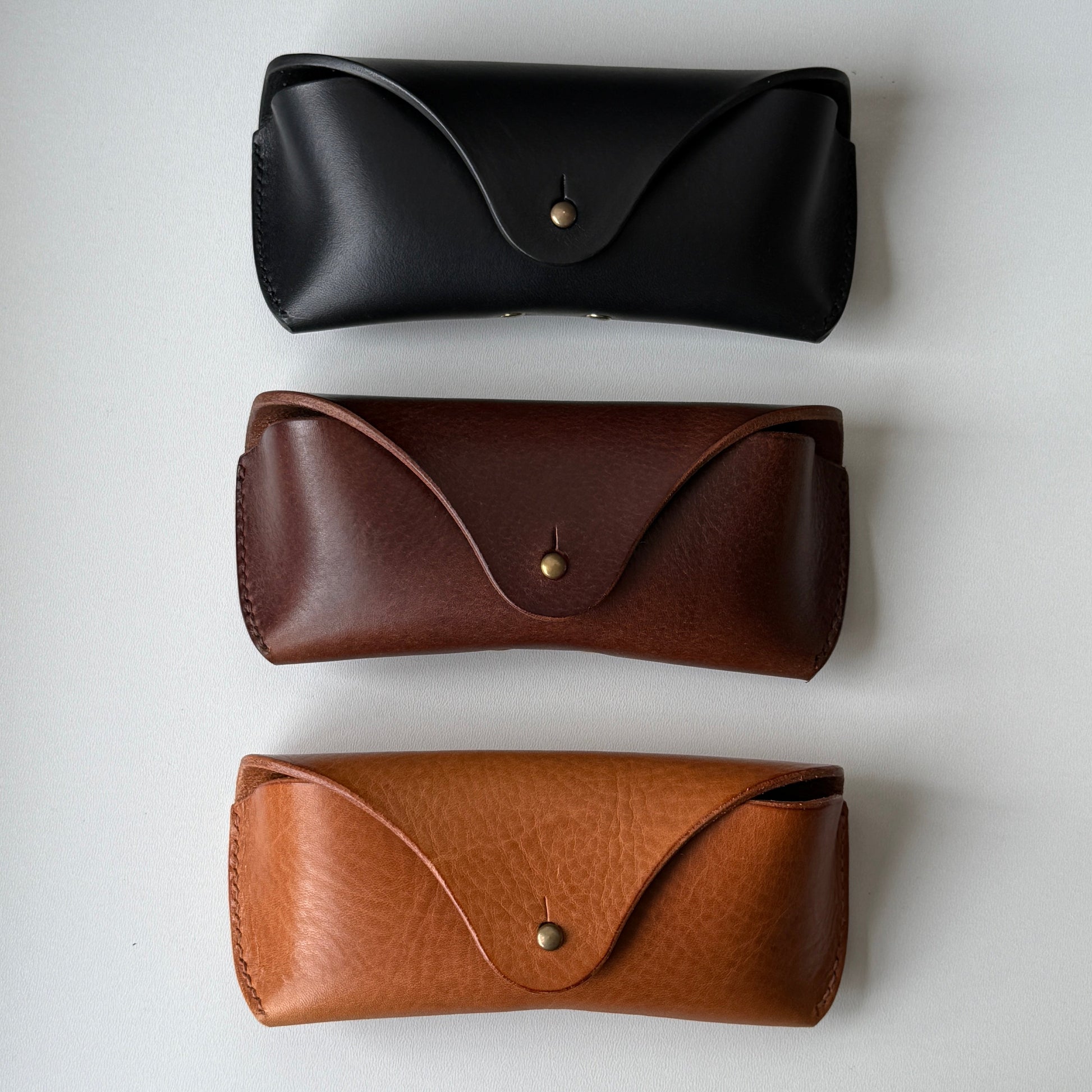  futerał na okulary ze skóry garbowanej ekstraktami roślinnymi we Włoszech.