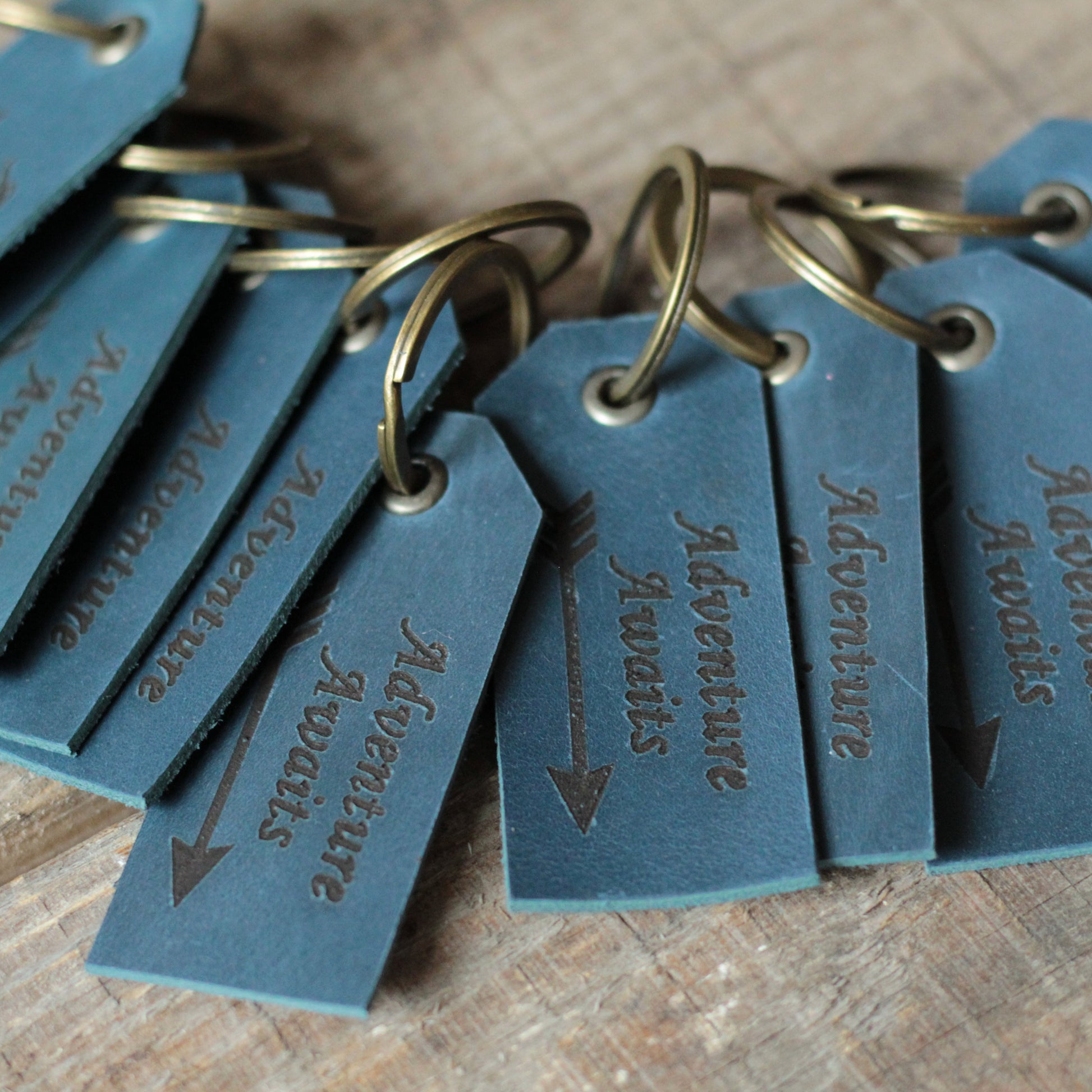 Etykieta z grawerem w języku polskim „Moja Walizka” jako przykład personalizacji.

