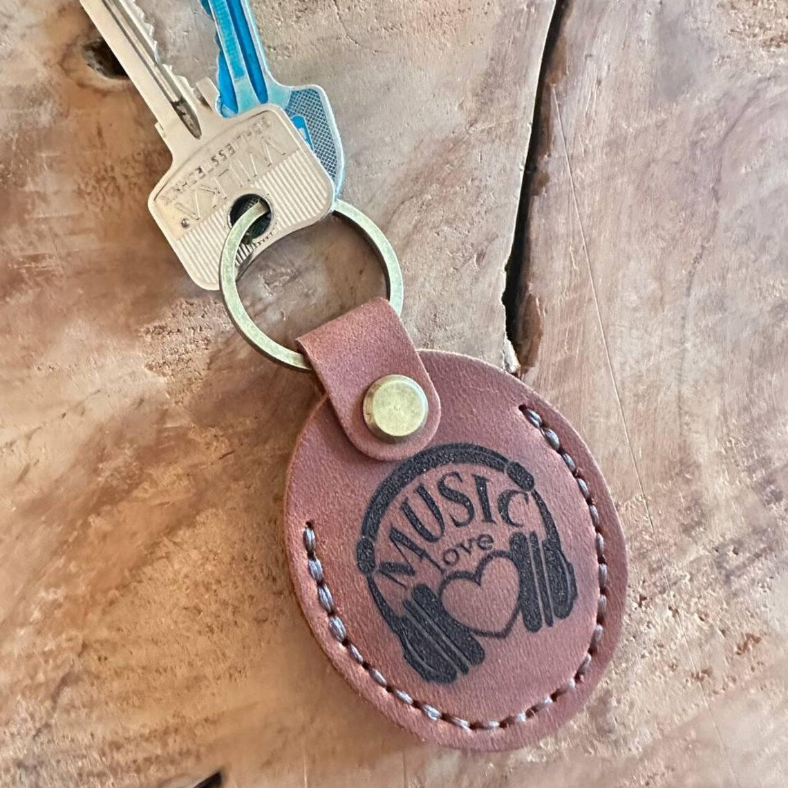 Skórzane opakowanie na AirTag.