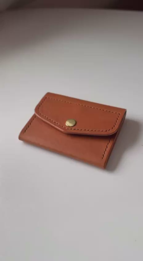 kompaktowy portfel skórzany z trzema przegródkami