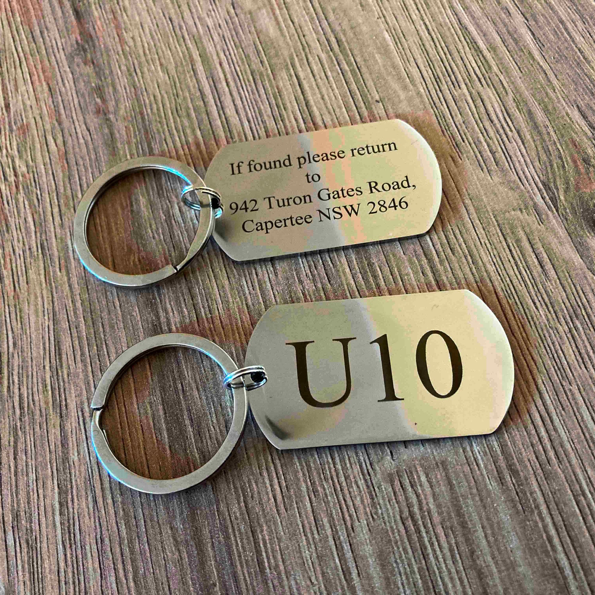 Zestaw pomysłów na grawer: imiona, daty, motywacyjne słowa.

